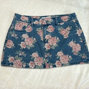 Ashley Mason Floral Light Wash Jean Mini Skirt Size 7